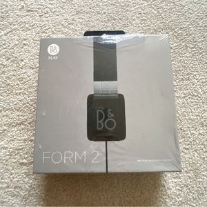 Bang & Olufsen Form 2 headphones
